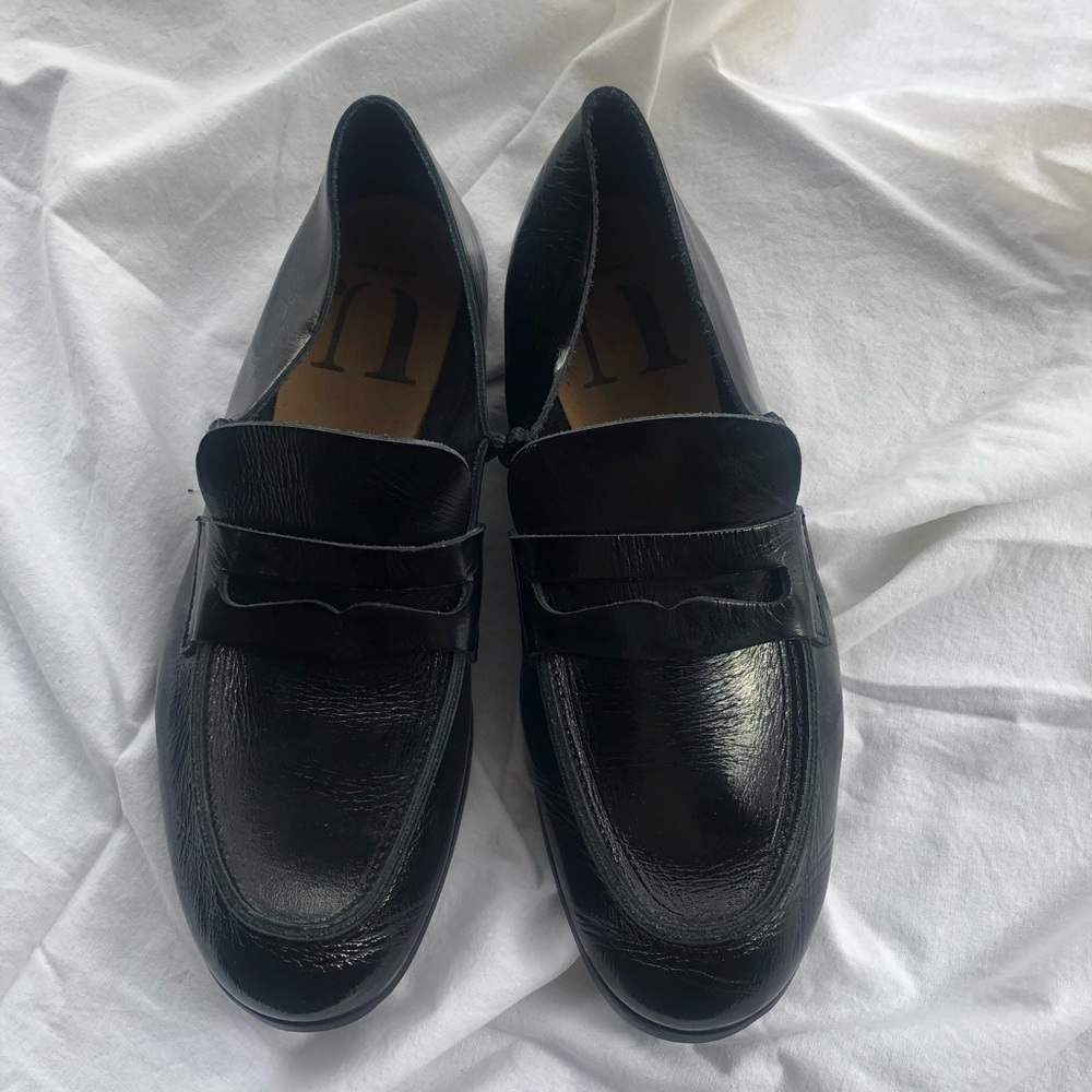 U-Dot black leather loafer